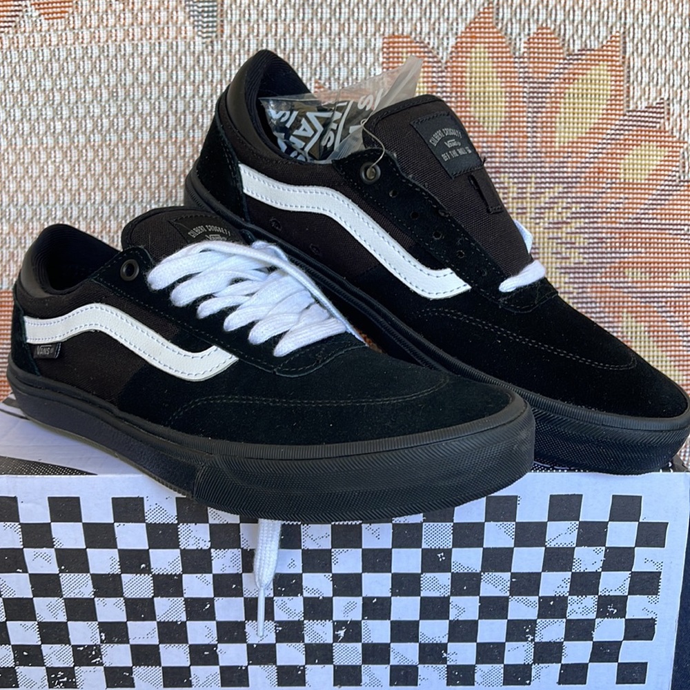 Vans WMNS Gilbert Crockett
Blackout
VN0A5JIF10J
Sneakers - Picture 6 of 16